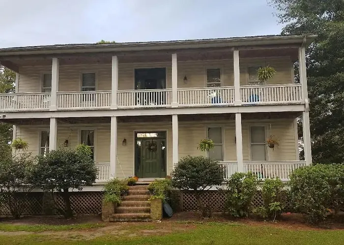 Gloucester House With Sea View